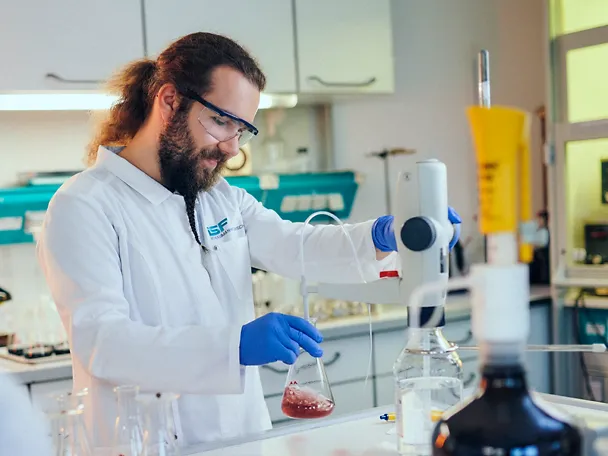 Arbeit im Labor der ISF GmbH Arbeit im Labor der ISF GmbH